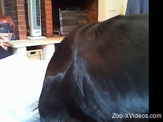 Masked beauty masturbates to seduce a black dog
